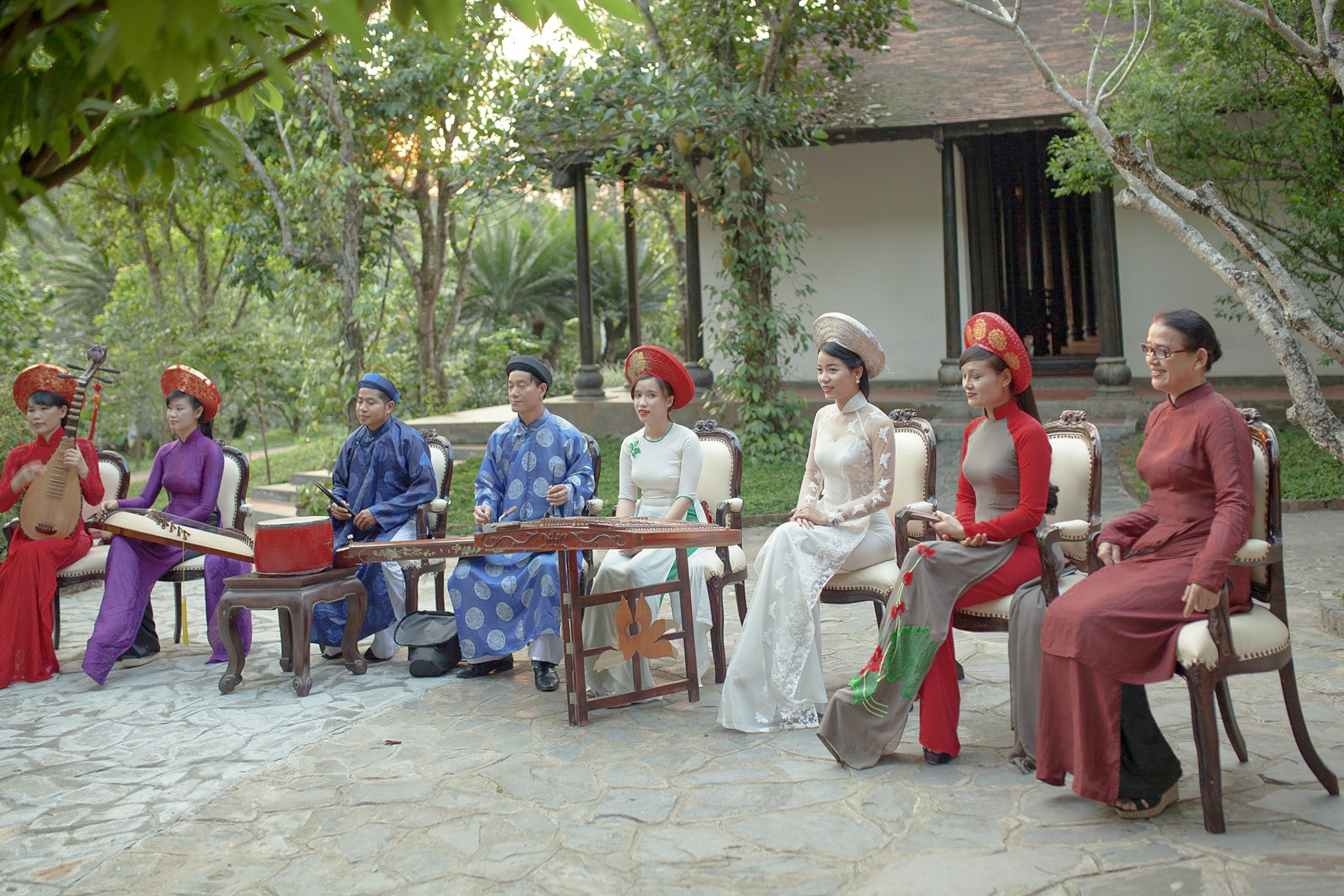 Her Excellency Naly Sisoulith, First Lady of the Lao People’s Democratic Republic and spouse of His Excellency Thongloun Sisoulith; Her Excellency Mai Thi Hanh, First Lady of His Excellency Truong Tan Sang; and Artist Boi Tran, at Boi Tran Garden, Thien An Hill, Hue, Vietnam, 2015, on the occasion of the first official foreign visit to Vietnam by His Excellency President Thongloun Sisoulith, April 2015.