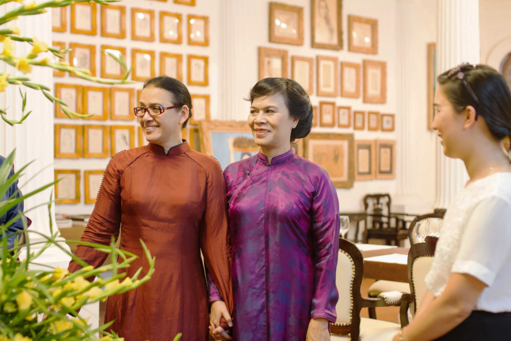 Her Excellency Naly Sisoulith, First Lady of the Lao People’s Democratic Republic and spouse of His Excellency Thongloun Sisoulith; Her Excellency Mai Thi Hanh, First Lady of His Excellency Truong Tan Sang; and Artist Boi Tran, at Boi Tran Garden, Thien An Hill, Hue, Vietnam, 2015, on the occasion of the first official foreign visit to Vietnam by His Excellency President Thongloun Sisoulith, April 2015.