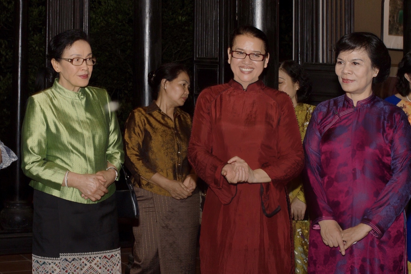 Her Excellency Naly Sisoulith, First Lady of the Lao People’s Democratic Republic and spouse of His Excellency Thongloun Sisoulith; Her Excellency Mai Thi Hanh, First Lady of His Excellency Truong Tan Sang; and Artist Boi Tran, at Boi Tran Garden, Thien An Hill, Hue, Vietnam, 2015, on the occasion of the first official foreign visit to Vietnam by His Excellency President Thongloun Sisoulith, April 2015.