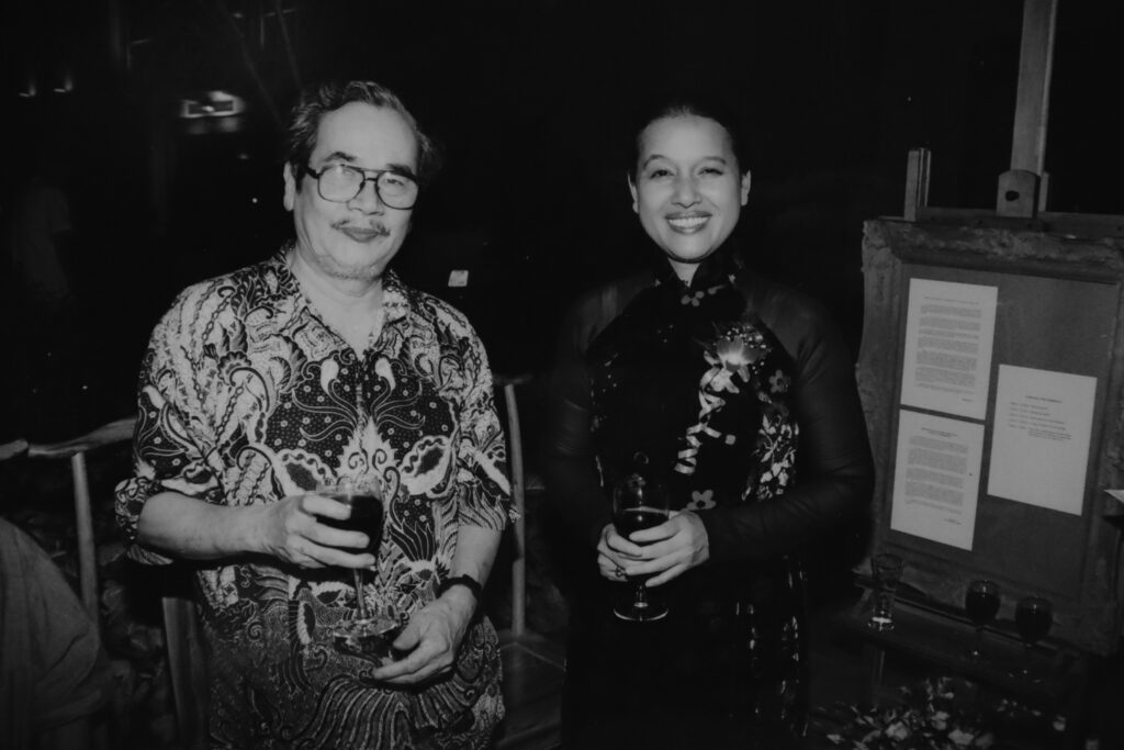 Tran Luu Hau (Vietnam, 1928-2020) and Boi Tran on the occasion of Boi Tran's Solo Exhibition: The Call From My Within at Minh Chau Art Gallery, Hanoi, circa 2000.