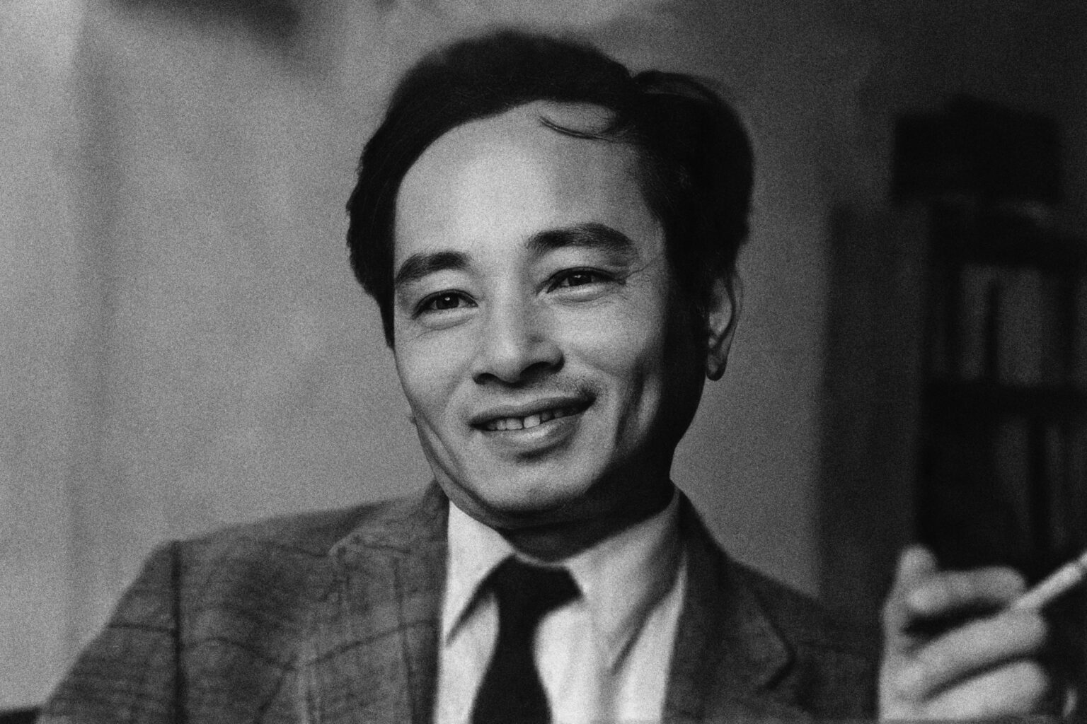 Tran Ninh Ho (Vietnam, B. 1943), or Tran Huu Hy, a member of the Vietnam Writers' Association in 1976. Tran Ninh Ho's poetry is erotic and filled with many narratives but its hidden meanings always show a way of personality or a personal point of view, sometimes from sheer irrationality to a philosophy.