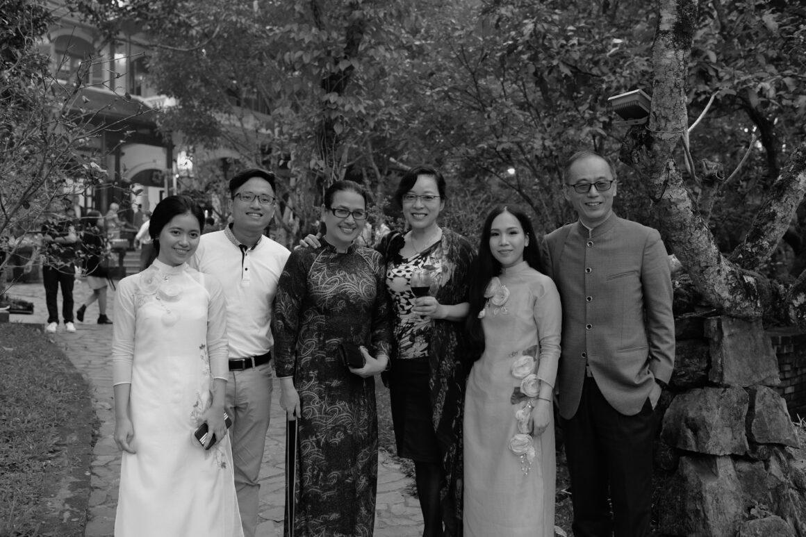 Shanghai Pujiang Southeast Asia Culture and Art Exchange Center President Zhang Zhi Yong Celebrates Boi Tran’s Solo Exhibition: Le Rêve Qui Veille